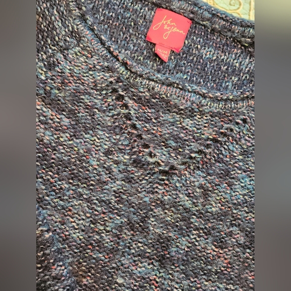 John & Jenn Comfy Sweater Size M - Picture 2 of 6